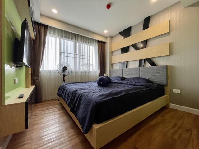 Dusit Grand Park 2-B Condo For Sale