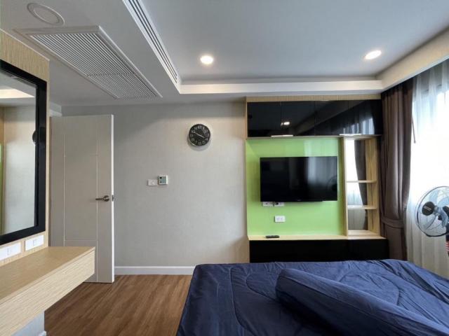 Dusit Grand Park 2-B Condo For Sale