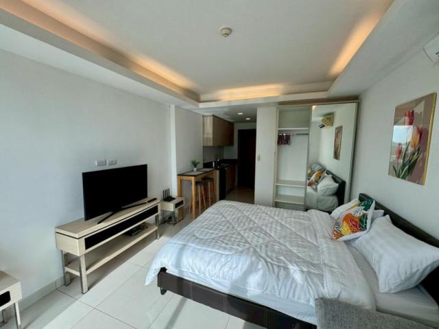 Studio with Sea and City Views / Vybavené studio s výhledem na moře a město