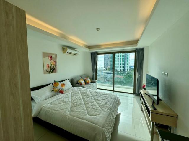 Studio with Sea and City Views / Vybavené studio s výhledem na moře a město