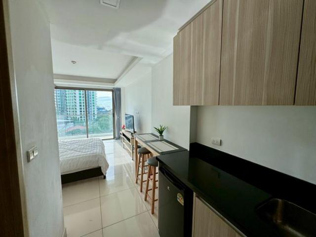 Studio with Sea and City Views / Vybavené studio s výhledem na moře a město